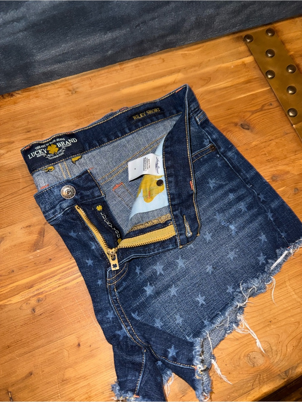 Lucky Brand Riley Short - Picture 2 of 6